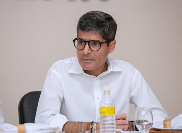 ACM Neto lidera com 44% e abre vantagem sobre Jerônimo, indica pesquisa