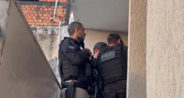 Advogada 'porta-voz' de chefe de facção preso em Serrinha é detida em Salvador com R$ 190 mil