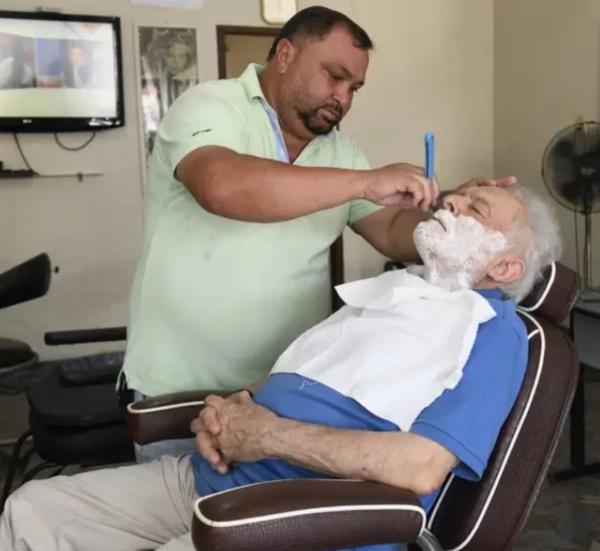 Aos 92 anos, ator Othon Bastos volta à Tucano, sua cidade natal, para apresentação gratuita