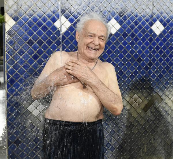 Aos 92 anos, ator Othon Bastos volta à Tucano, sua cidade natal, para apresentação gratuita