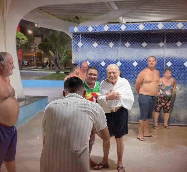 Aos 92 anos, ator Othon Bastos volta à Tucano, sua cidade natal, para apresentação gratuita