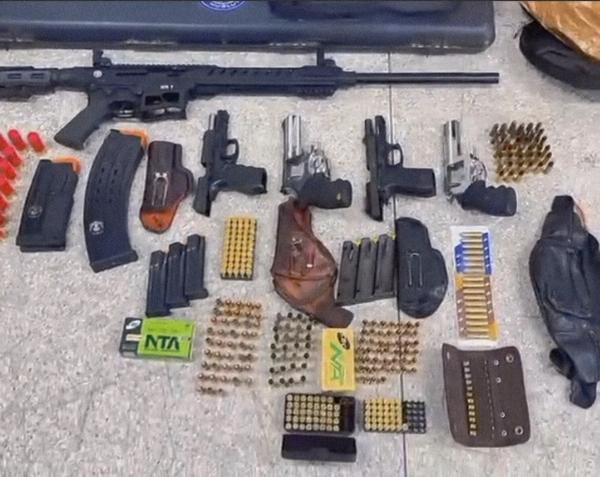 Três homens são presos com arsenal de armas e munições em Cansanção