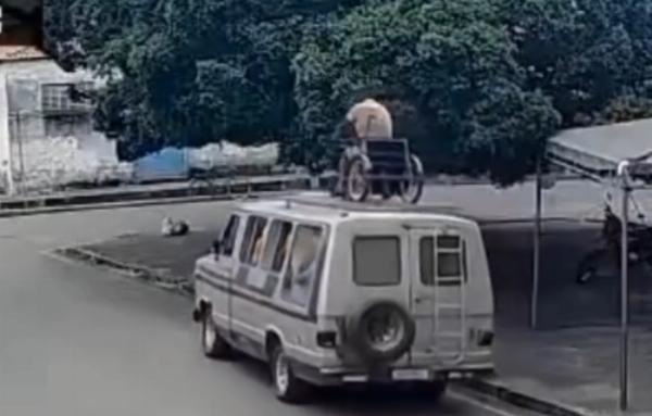 Vídeo mostra cadeirante sendo transportado no teto de van em Conceição do Coité