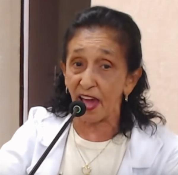 Vereadora de Senhor do Bonfim viraliza ao enviar mensagem natalina: "Fazer escada para os inferno"