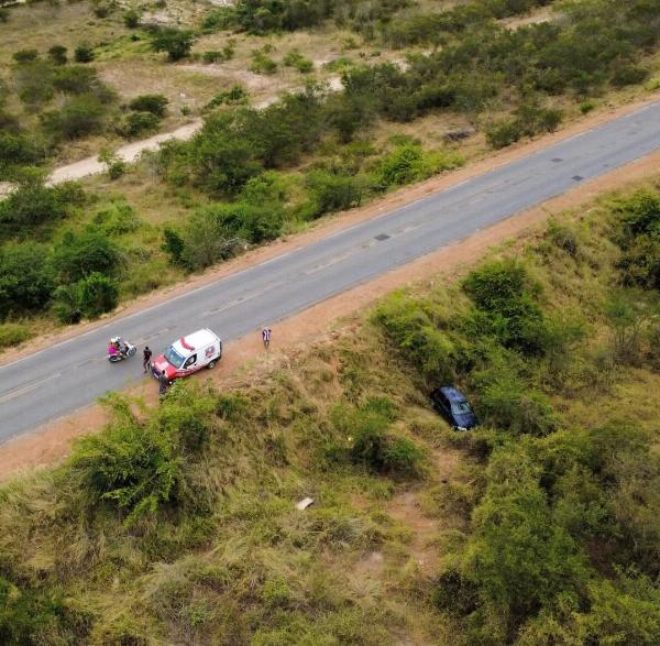 Homem fica ferido após carro capotar enquanto voltava do velório de prima em Conceição do Coité
