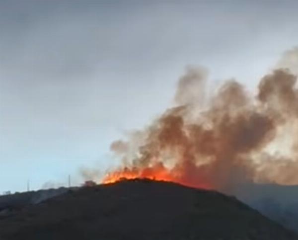 Uso de fogos de artifício causa incêndio na Serra da Santa Cruz em Monte Santo