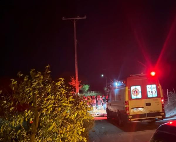Homem morre após perder controle da moto e bater em poste de iluminação na zona rural de Serrinha