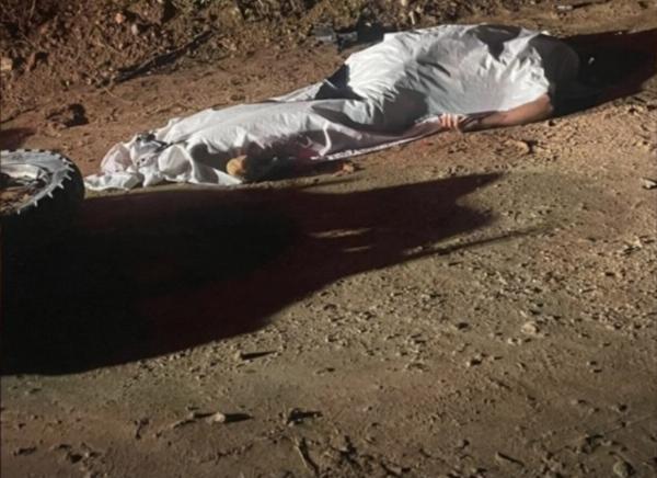 Homem morre após perder controle da moto e bater em poste de iluminação na zona rural de Serrinha
