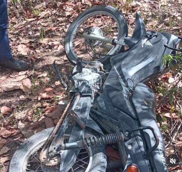 Moto abandonada é encontrada em área de mata na zona rural de Serrinha