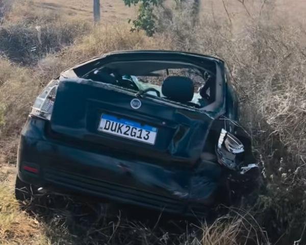 Idoso morre após carro que ele dirigia capotar na BA-233, em Riachão do Jacuípe
