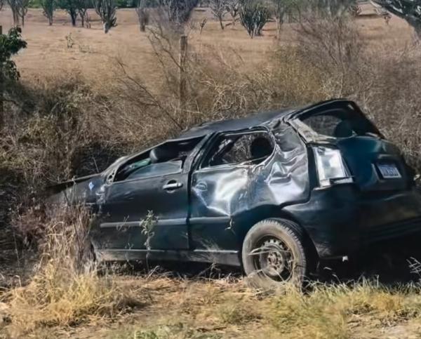 Idoso morre após carro que ele dirigia capotar na BA-233, em Riachão do Jacuípe