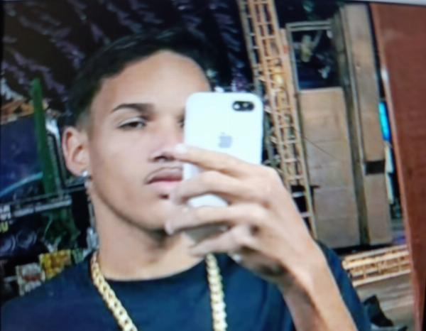 Ribeira do Pombal: Jovem é morto na frente de casa por dupla em moto