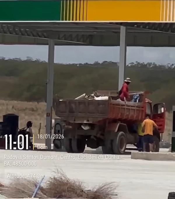 Euclides da Cunha: Vereador denuncia uso de trabalhadores e veículos da limpeza pública em obra privada
