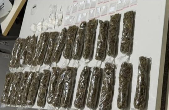Dois suspeitos são detidos por tráfico de drogas e posse ilegal de armas em Ribeira do Pombal
