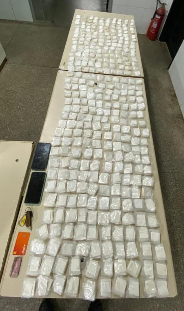 Dois homens são presos com quase 3,5 mil porções de cocaína em Euclides da Cunha