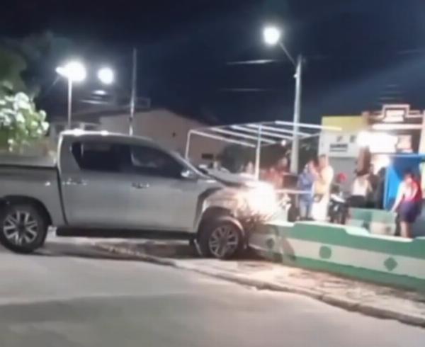 Atentado a tiros em Itiúba deixa comerciante ferido; suspeito bate carro na fuga