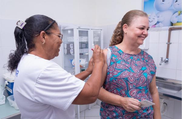 Vacina da gripe é liberada para mais públicos e segue disponível nas unidades de saúde de Serrinha