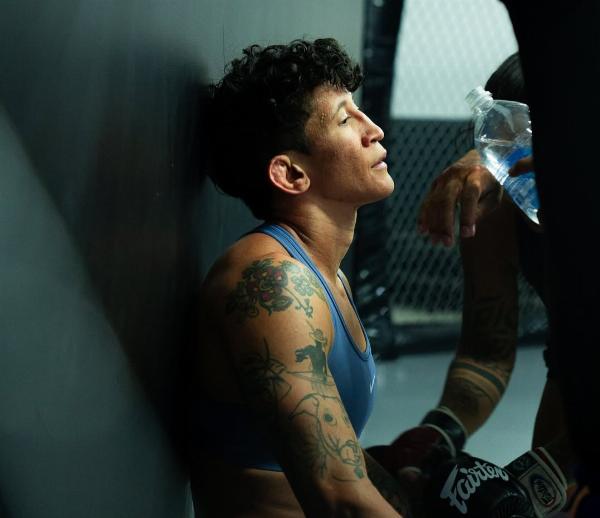 Serrinhense no topo: Virna Jandiroba luta pelo cinturão no UFC