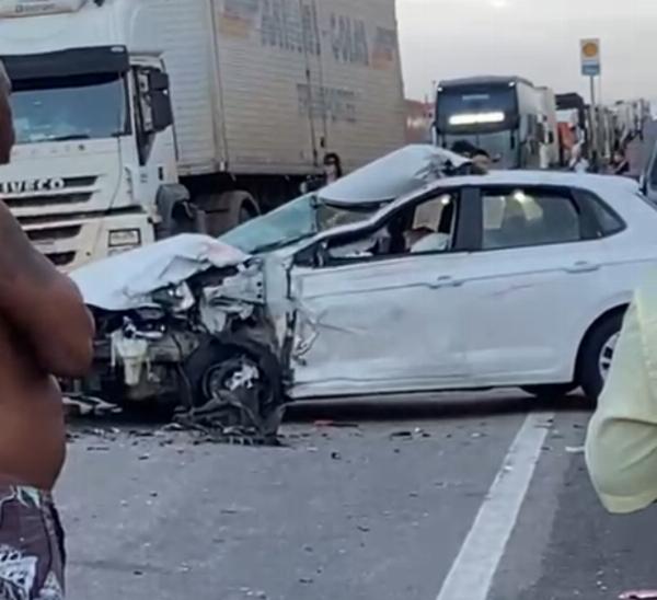 Morador de Barrocas morre em acidente entre carro e carreta na BR-116 em Tucano