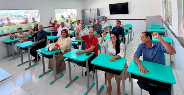 Prefeita "A Mamãe" é acusada de fraudar matrículas em Cansanção