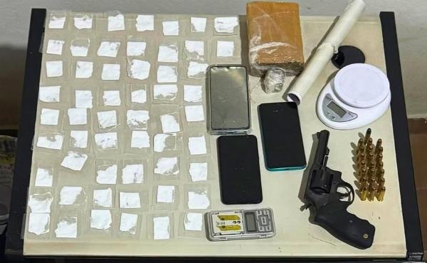 Suspeito de matar o próprio tio é preso com arma enterrada e 372 papelotes de cocaína em Nordestina