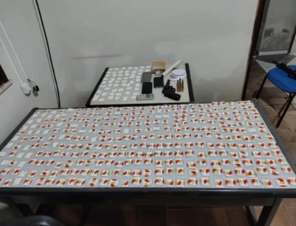 Suspeito de matar o próprio tio é preso com arma enterrada e 372 papelotes de cocaína em Nordestina