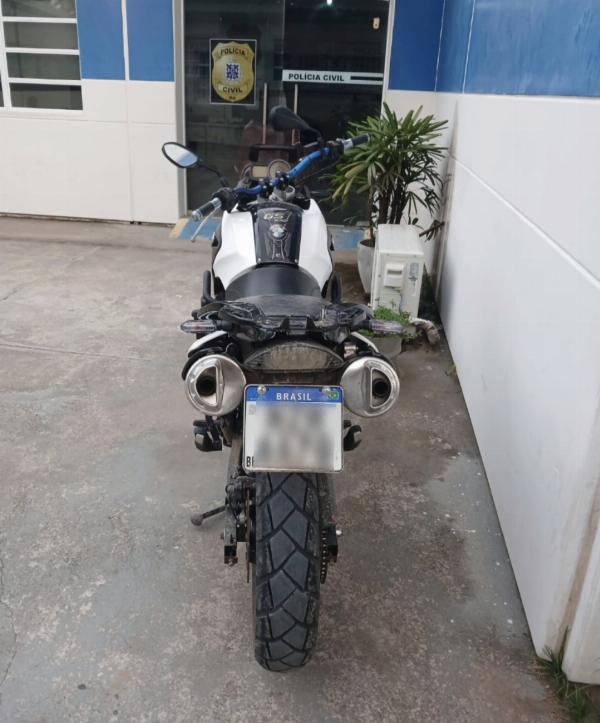 Moto que pode ter sido usada em homicídio é encontrada abandonada em Serrinha