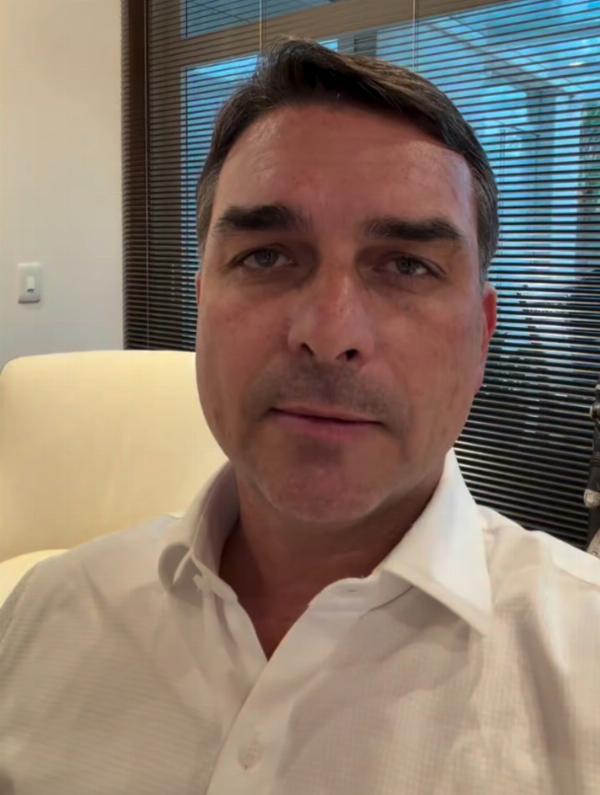 Flávio confirma pedido de dinheiro a Vorcaro, mas diz que era privado