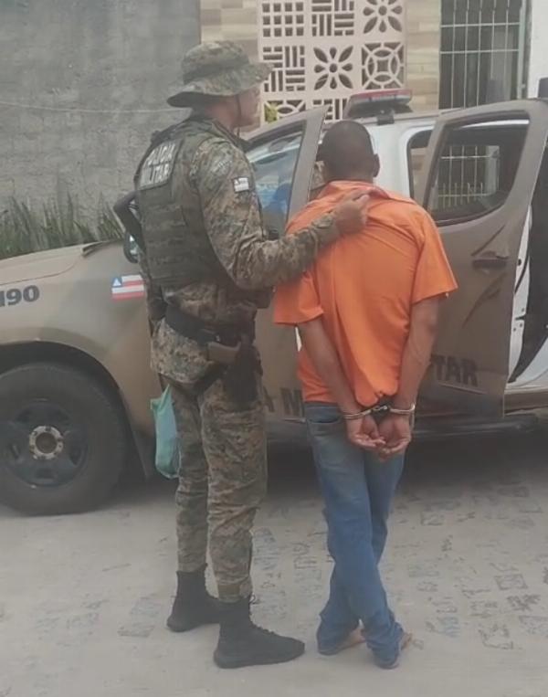 Idoso é encontrado morto e carbonizado em Tucano; filho é preso suspeito do crime