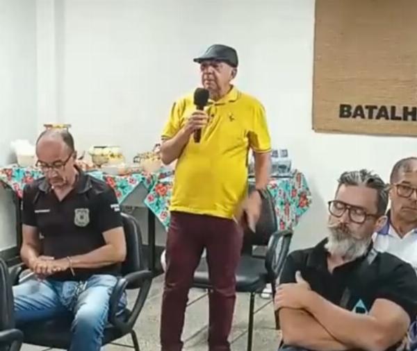 Suspender multas no São João? Sugestão de comunicador gera climão em coletiva de imprensa em Serrinha