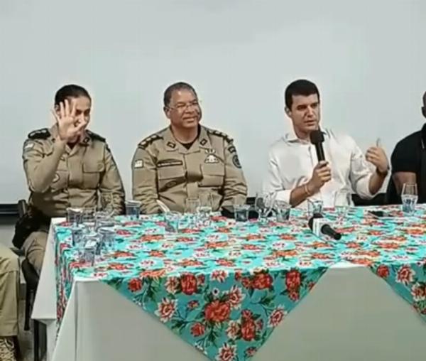 Suspender multas no São João? Sugestão de comunicador gera climão em coletiva de imprensa em Serrinha