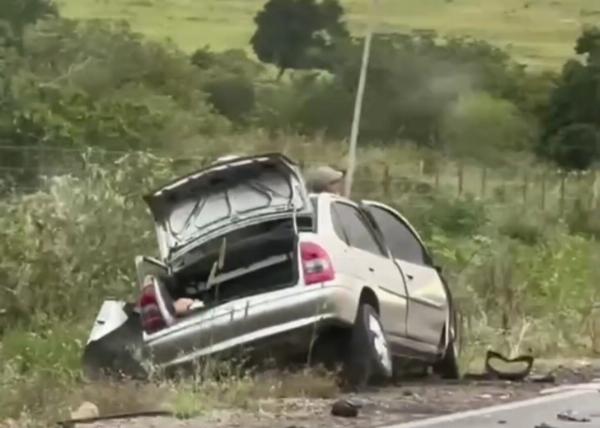 Funcionário público morre após colisão entre carro e caminhão na BR-410, em Tucano