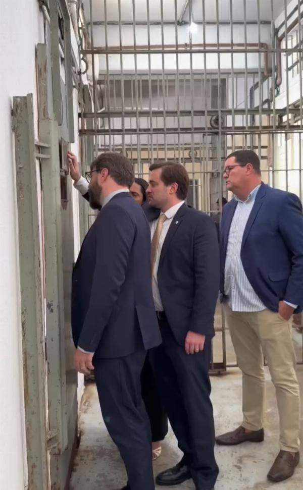 OAB pede prisão domiciliar para advogados presos em operação contra facções por falta de estrutura em presídios