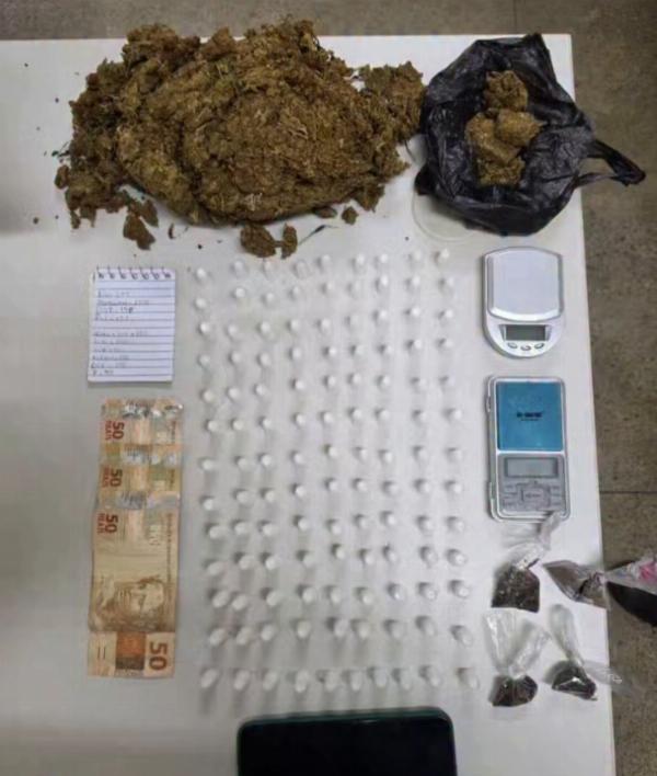Homem é preso com maconha, cocaína e balanças de precisão em Nova Soure