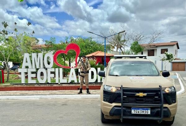 Homem é detido suspeito de agredir companheira e mantê-la em cárcere privado com filho em Teofilândia