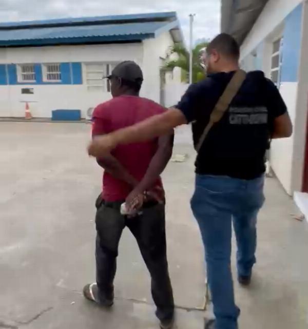 Homem invade casa da ex, ameaça filha dela e acaba preso em Serrinha