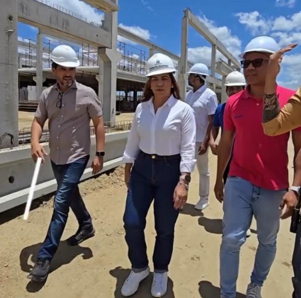 Secretária da Saúde vistoria obras de hospital regional em Serrinha, que já atingiram 35% de execução