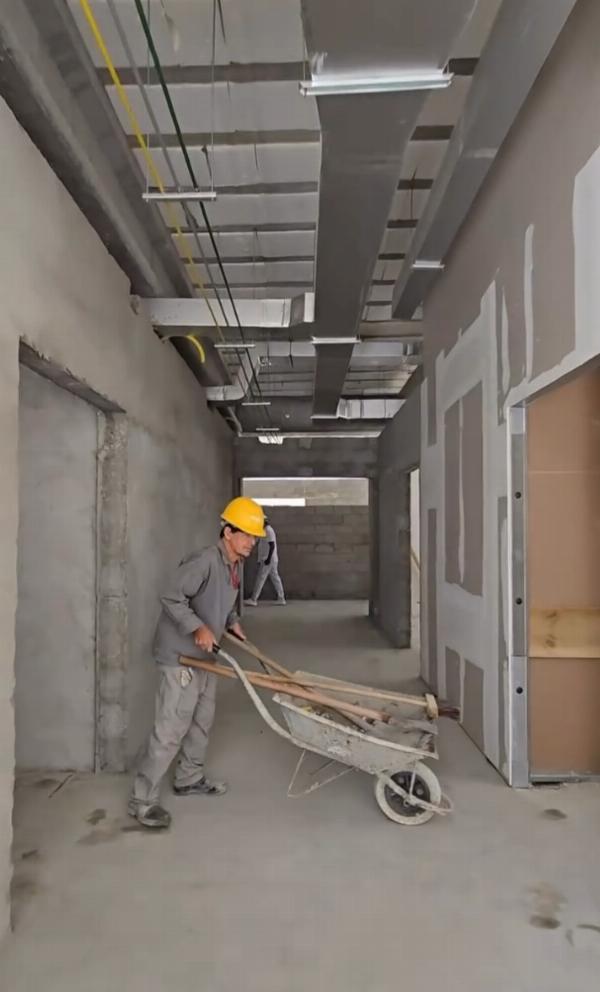 Secretária da Saúde vistoria obras de hospital regional em Serrinha, que já atingiram 35% de execução