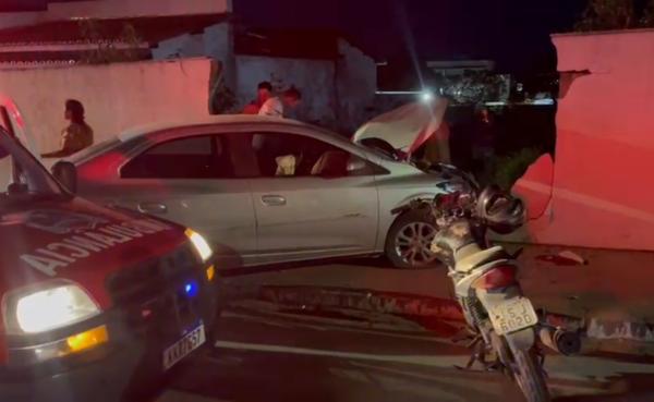 Motorista passa mal, atropela mulher e morre após bater carro em muro em Conceição do Coité