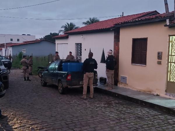 Operação que investiga tráfico de drogas interestadual cumpre mandados em Ipirá