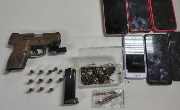 PM prende homem com arma e drogas em Senhor do Bonfim