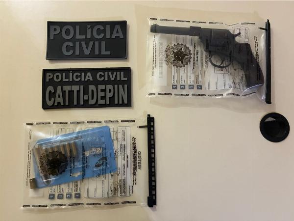 Homem é preso em flagrante em Cipó por posse ilegal de arma de fogo e motocicleta com restrição