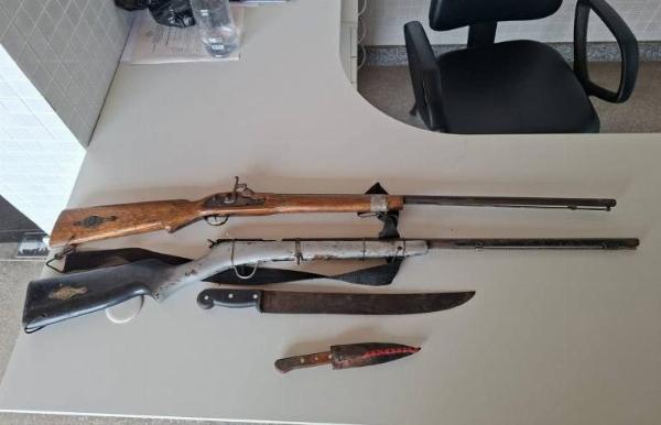 Após denúncia de ameaça, PM apreende armas de fogo em Araci