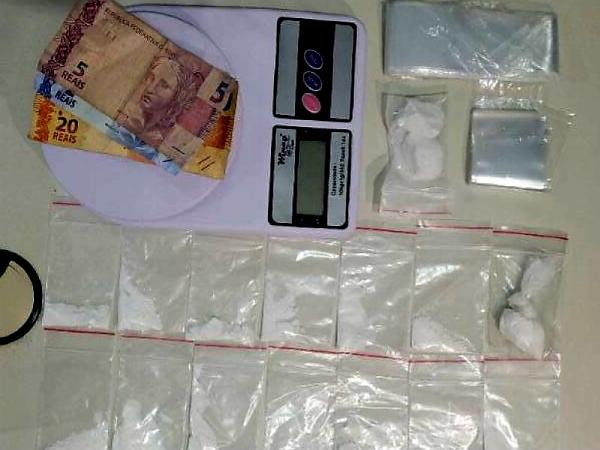 Conceição do Coité: Homem fica 'nervoso' e PM localiza cocaína em mochila