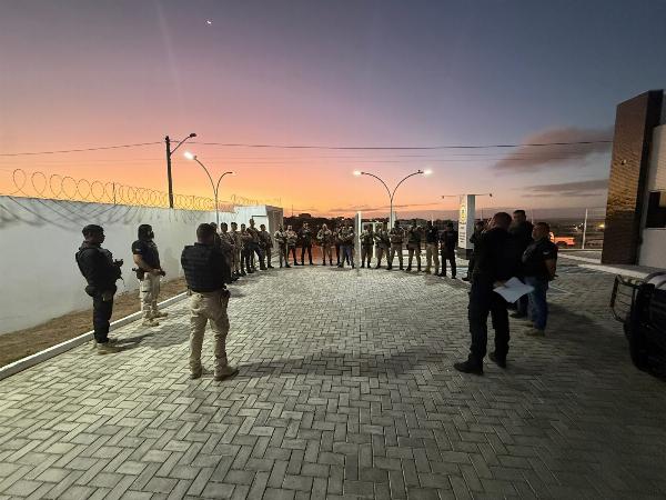 Operação conjunta prende 6 suspeitos e apreende armas e drogas em Santaluz