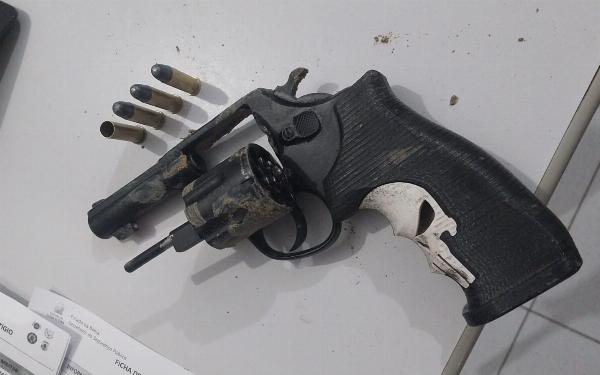 PM apreende arma de fogo em Conceição do Jacuípe