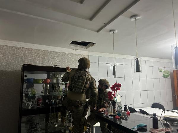 Operação contra tráfico de drogas e armas cumpre mandados em Serrinha e atinge organização criminosa em seis estados