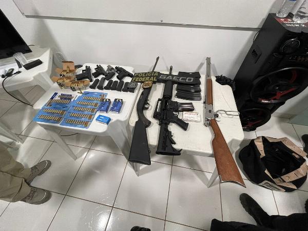 Operação contra tráfico de drogas e armas cumpre mandados em Serrinha e atinge organização criminosa em seis estados
