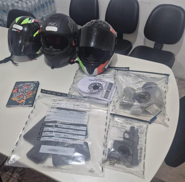 Operação da Polícia Civil cumpre mandados em Serrinha e Riachão do Jacuípe e prende 9 suspeitos de integrar facção criminosa