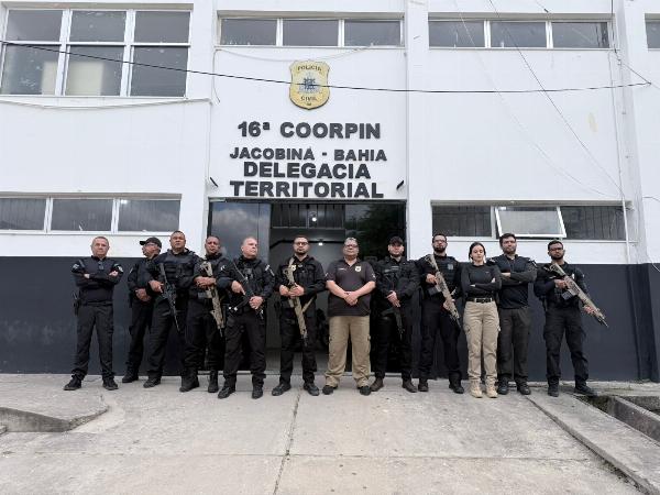 Operação da Polícia Civil cumpre mandados em Serrinha e Riachão do Jacuípe e prende 9 suspeitos de integrar facção criminosa